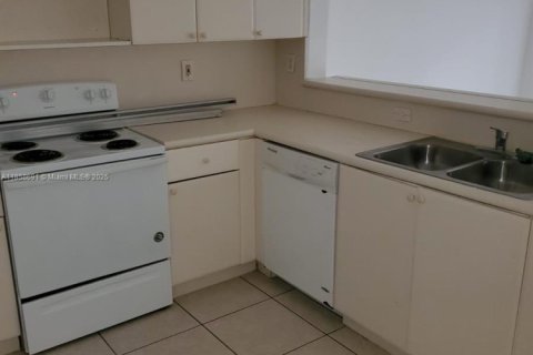 Condo in Florida City, Florida, 3 bedrooms  № 1887542 - photo 12