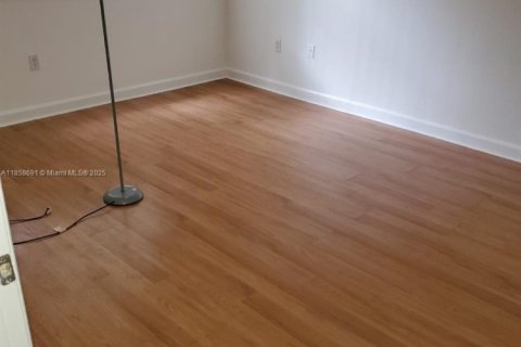 Condo in Florida City, Florida, 3 bedrooms  № 1887542 - photo 16
