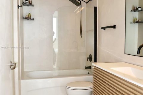 Condominio en alquiler en Miami, Florida, 2 dormitorios, 94.95 m2 № 1964849 - foto 9