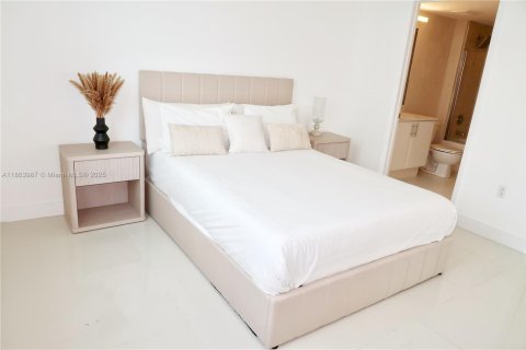 Condominio en alquiler en Miami, Florida, 2 dormitorios, 94.95 m2 № 1964849 - foto 12