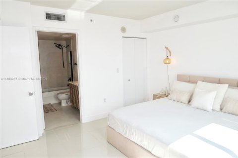 Condominio en alquiler en Miami, Florida, 2 dormitorios, 94.95 m2 № 1964849 - foto 7