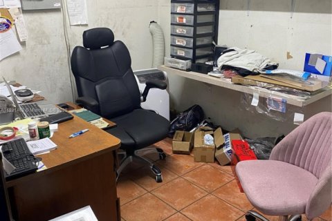 Propiedad comercial en venta en Miami, Florida № 2018578 - foto 30