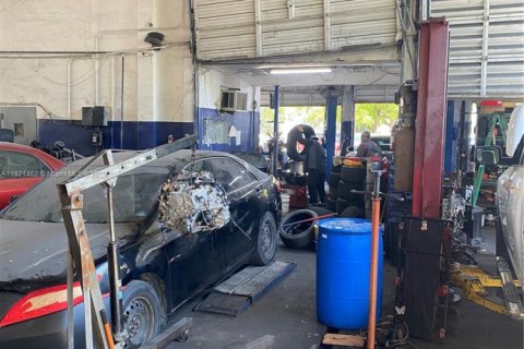 Propiedad comercial en venta en Miami, Florida № 2018578 - foto 16