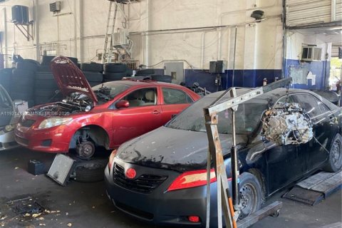 Propiedad comercial en venta en Miami, Florida № 2018578 - foto 17