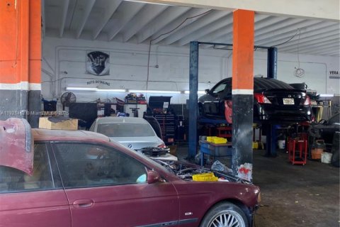 Propiedad comercial en venta en Miami, Florida № 2018578 - foto 11