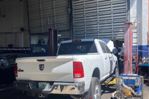 Propiedad comercial en venta en Miami, Florida № 2018578 - foto 21