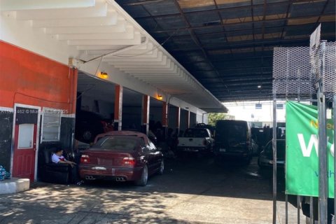 Propiedad comercial en venta en Miami, Florida № 2018578 - foto 25
