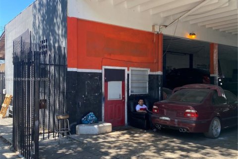 Propiedad comercial en venta en Miami, Florida № 2018578 - foto 24