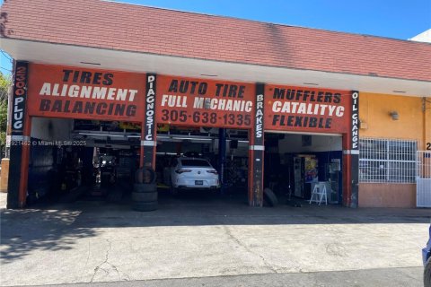 Propiedad comercial en venta en Miami, Florida № 2018578 - foto 2