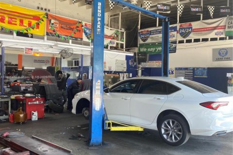 Propiedad comercial en venta en Miami, Florida № 2018578 - foto 28