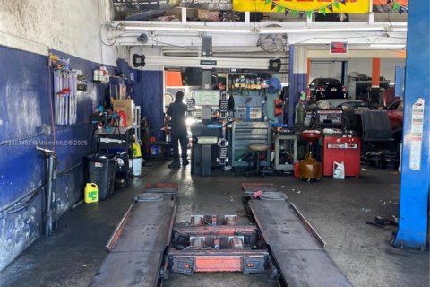 Propiedad comercial en venta en Miami, Florida № 2018578 - foto 8