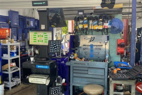 Propiedad comercial en venta en Miami, Florida № 2018578 - foto 9