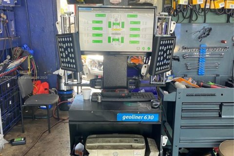 Propiedad comercial en venta en Miami, Florida № 2018578 - foto 14