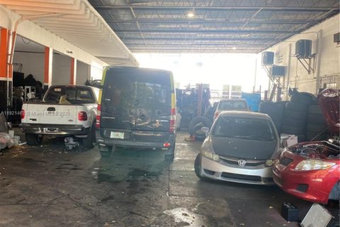 Propiedad comercial en venta en Miami, Florida № 2018578 - foto 15