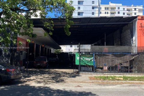 Propiedad comercial en venta en Miami, Florida № 2018578 - foto 22
