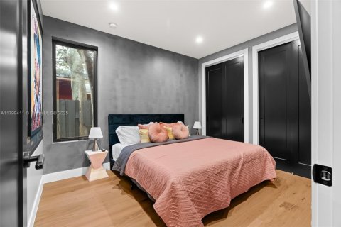 House in Miami, Florida 5 bedrooms, 180.23 sq.m. № 1953296 - photo 27