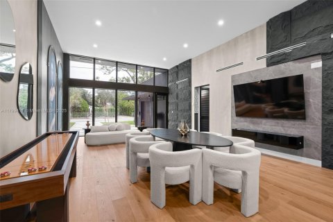 House in Miami, Florida 5 bedrooms, 180.23 sq.m. № 1953296 - photo 21