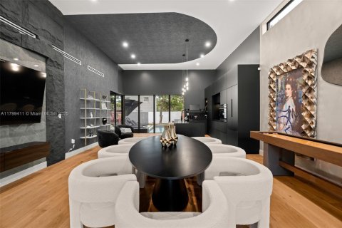 House in Miami, Florida 5 bedrooms, 180.23 sq.m. № 1953296 - photo 10
