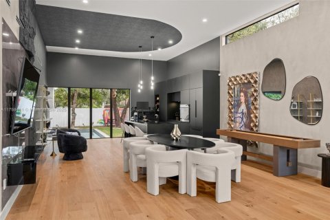 House in Miami, Florida 5 bedrooms, 180.23 sq.m. № 1953296 - photo 7