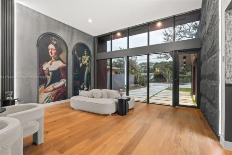 House in Miami, Florida 5 bedrooms, 180.23 sq.m. № 1953296 - photo 6