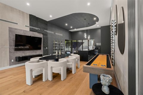 House in Miami, Florida 5 bedrooms, 180.23 sq.m. № 1953296 - photo 9