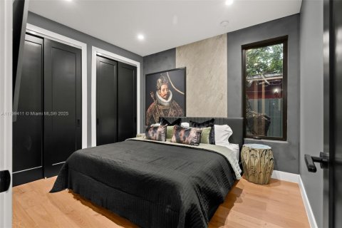 House in Miami, Florida 5 bedrooms, 180.23 sq.m. № 1953296 - photo 30