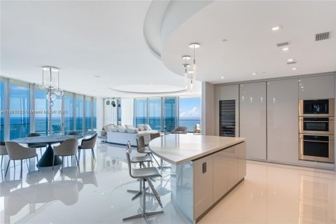 Condominio en alquiler en Sunny Isles Beach, Florida, 4 dormitorios, 376.25 m2 № 1923289 - foto 3