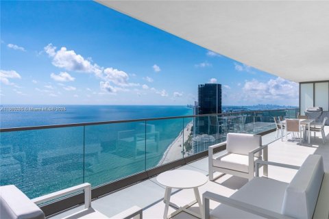 Condominio en Sunny Isles Beach, Florida, 4 dormitorios  № 1923289