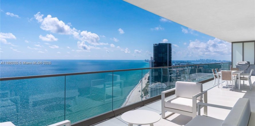 Condominio en Sunny Isles Beach, Florida, 4 dormitorios  № 1923289