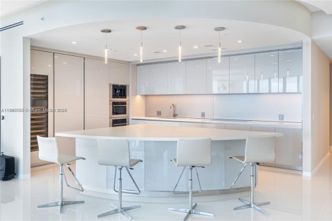 Condominio en alquiler en Sunny Isles Beach, Florida, 4 dormitorios, 376.25 m2 № 1923289 - foto 5