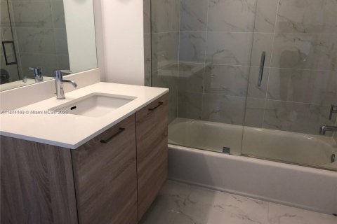 Купить кондоминиум в Норт-Майами-Бич, Флорида 2 спальни, 103.59м2, № 2053647 - фото 4