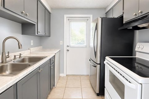 Immobilier commercial à vendre à Tampa, Floride: 4 chambres, 116.13 m2 № 2434824 - photo 7