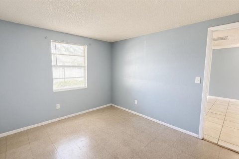 Immobilier commercial à vendre à Tampa, Floride: 4 chambres, 116.13 m2 № 2434824 - photo 10