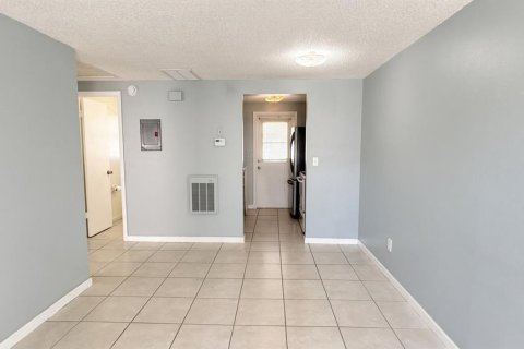 Immobilier commercial à vendre à Tampa, Floride: 4 chambres, 116.13 m2 № 2434824 - photo 4