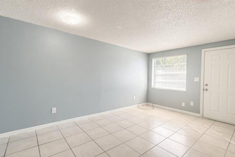 Immobilier commercial à vendre à Tampa, Floride: 4 chambres, 116.13 m2 № 2434824 - photo 6
