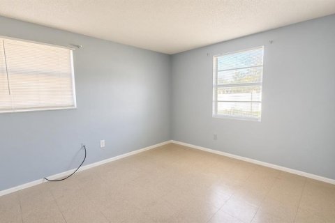 Immobilier commercial à vendre à Tampa, Floride: 4 chambres, 116.13 m2 № 2434824 - photo 12