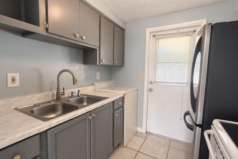 Immobilier commercial à vendre à Tampa, Floride: 4 chambres, 116.13 m2 № 2434824 - photo 8
