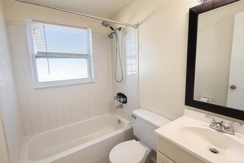 Immobilier commercial à vendre à Tampa, Floride: 4 chambres, 116.13 m2 № 2434824 - photo 9