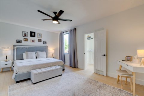 House in Miami, Florida 4 bedrooms, 192.77 sq.m. № 1930507 - photo 19