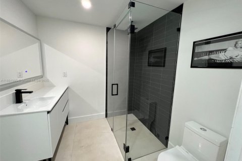 House in Miami, Florida 4 bedrooms, 192.77 sq.m. № 1930507 - photo 21