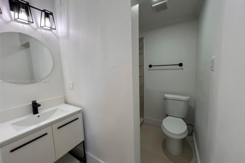 House in Miami, Florida 4 bedrooms, 192.77 sq.m. № 1930507 - photo 27