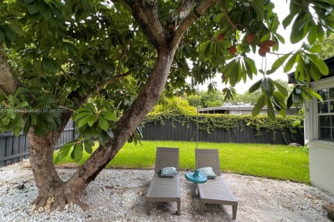 House in Miami, Florida 4 bedrooms, 192.77 sq.m. № 1930507 - photo 30