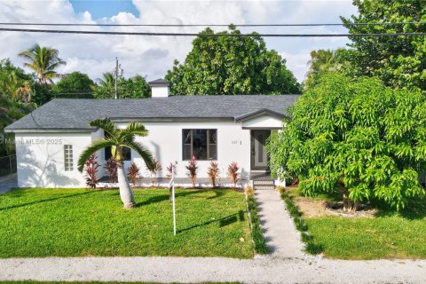 House in Miami, Florida 4 bedrooms, 192.77 sq.m. № 1930507 - photo 1