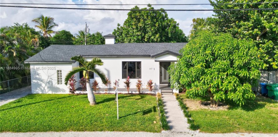 House in Miami, Florida 4 bedrooms, 192.77 sq.m. № 1930507