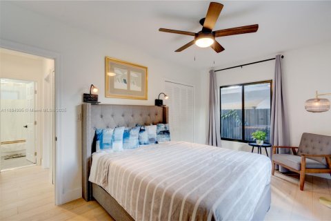 House in Miami, Florida 4 bedrooms, 192.77 sq.m. № 1930507 - photo 5