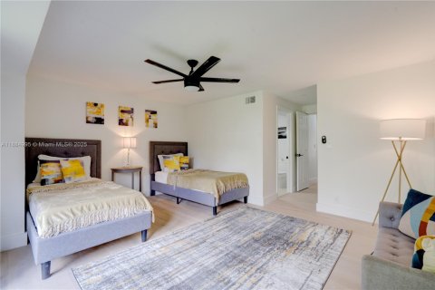 House in Miami, Florida 4 bedrooms, 192.77 sq.m. № 1930507 - photo 11