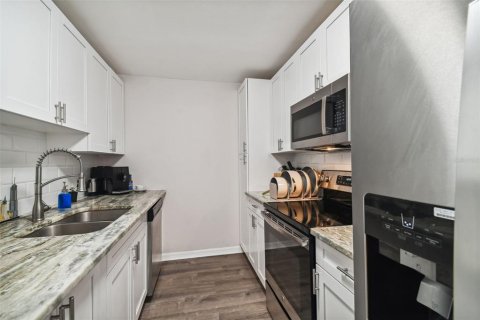 Condominio en alquiler en Tampa, Florida, 2 dormitorios, 95.88 m2 № 1818013 - foto 6