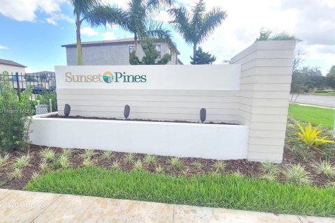 Townhouse in Pembroke Pines, Florida 4 bedrooms, 169.83 sq.m. № 1863981 - photo 2