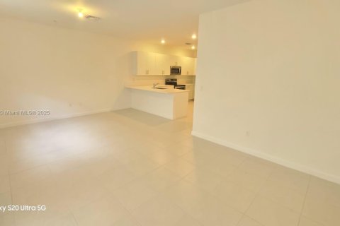 Townhouse in Pembroke Pines, Florida 4 bedrooms, 169.83 sq.m. № 1863981 - photo 7