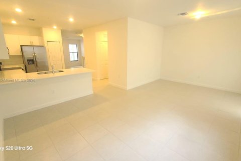 Townhouse in Pembroke Pines, Florida 4 bedrooms, 169.83 sq.m. № 1863981 - photo 6